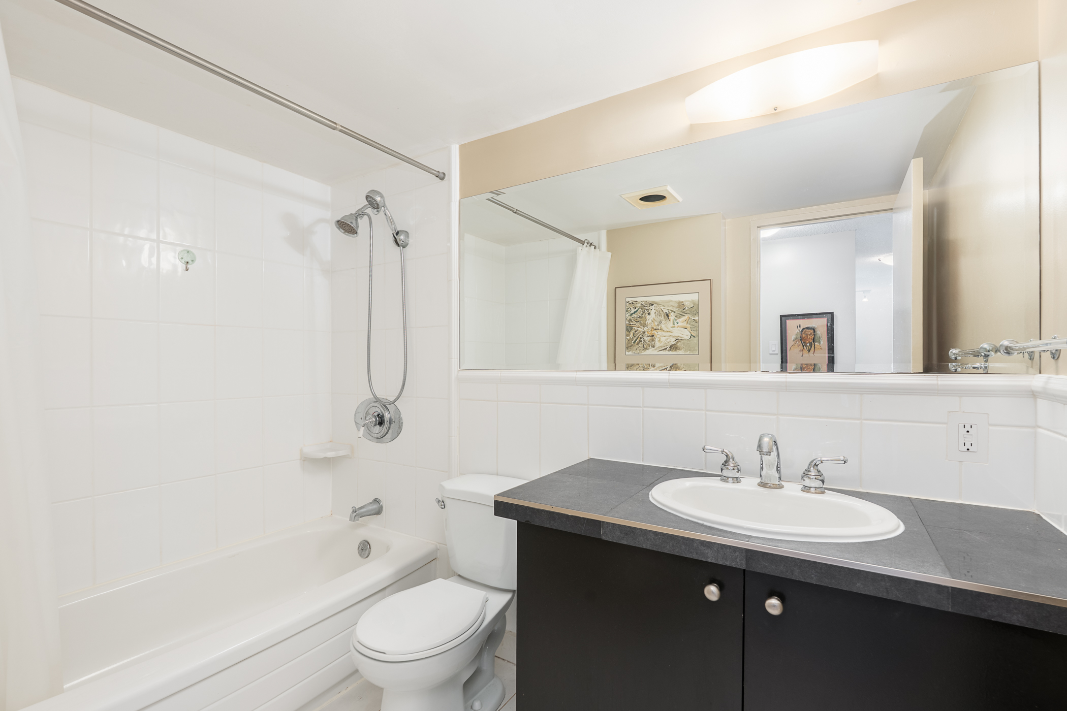 #905 - 2004 Fullerton Avenue